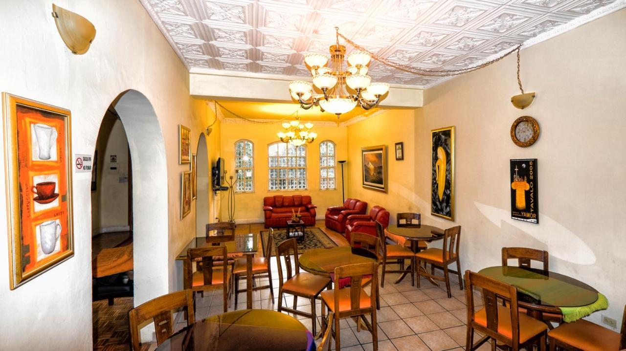 The Yellow House Quito Luaran gambar