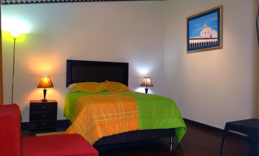 The Yellow House Quito Bilik gambar