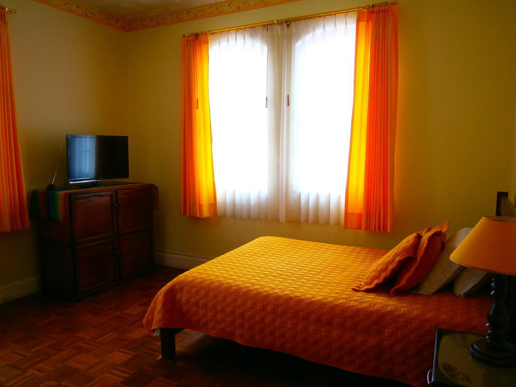 The Yellow House Quito Bilik gambar
