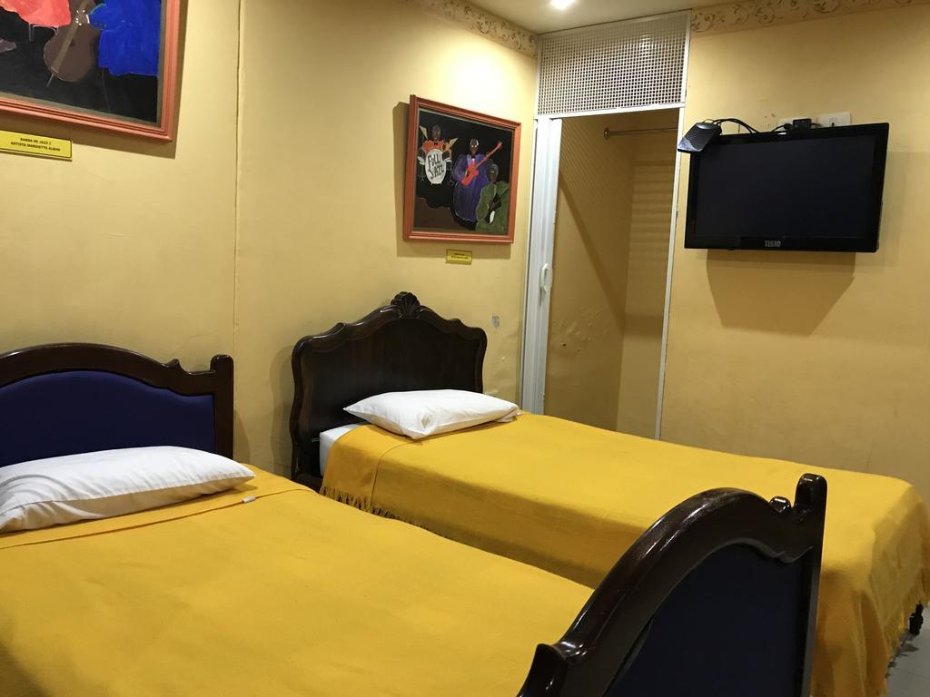 The Yellow House Quito Luaran gambar